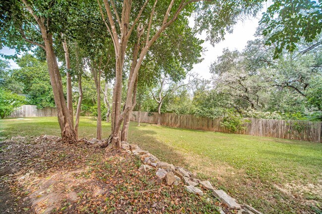 Building Photo - 313 Sagecrest Dr