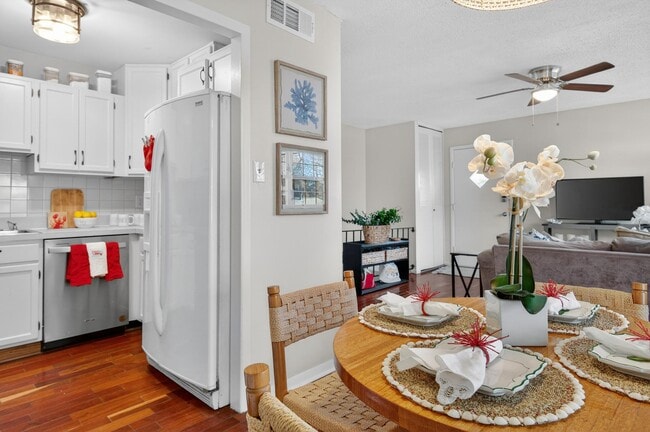 Building Photo - 462 Worthington Rd