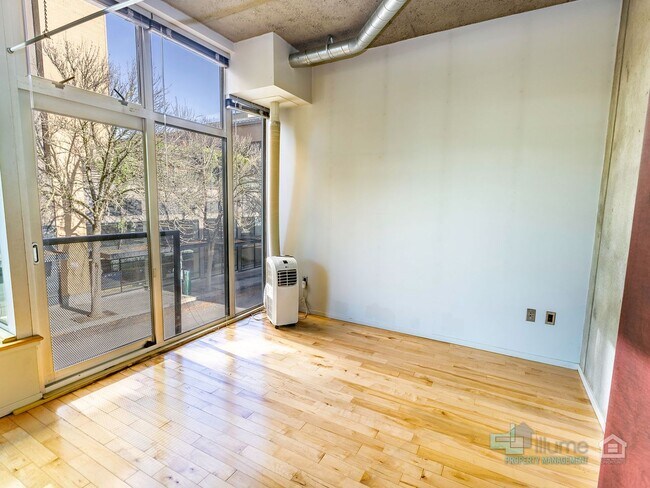 Building Photo - Stylish Urban Studio in the Heart of Downtown Portland