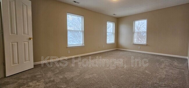 Building Photo - 820 Maltby Cres
