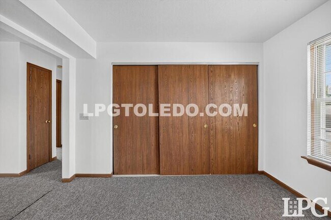 Building Photo - 811 Hilltop Ln
