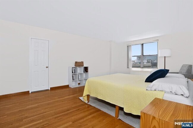 Building Photo - 301 Beech St
