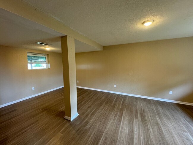 Building Photo - 321 W 19th Ave Ct