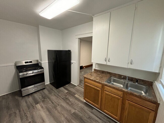 Building Photo - 825chest