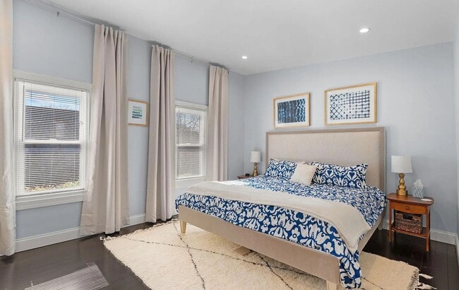 Building Photo - Beautiful 2 Bedroom Home on Verbeke St