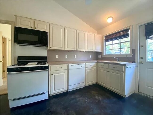 Building Photo - 1811 W 39th St