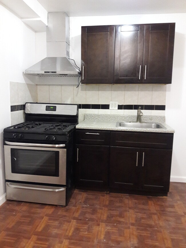 Building Photo - 70-06-06 30th Ave.