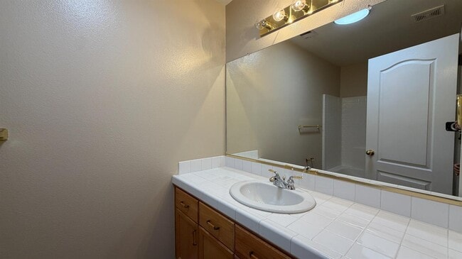 Building Photo - 2274 E Skyview Ave