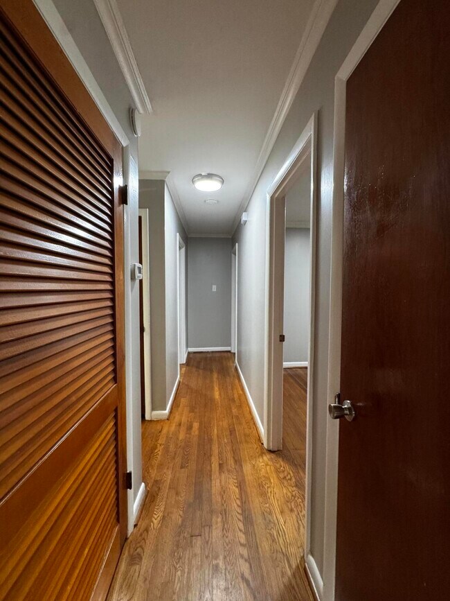 Building Photo - 136 Tartan Dr