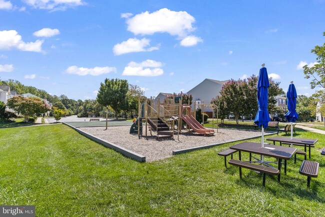 Building Photo - 6385 Levtov Landing
