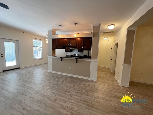 Building Photo - Walsh Glen Estates Crestview Home, call to...