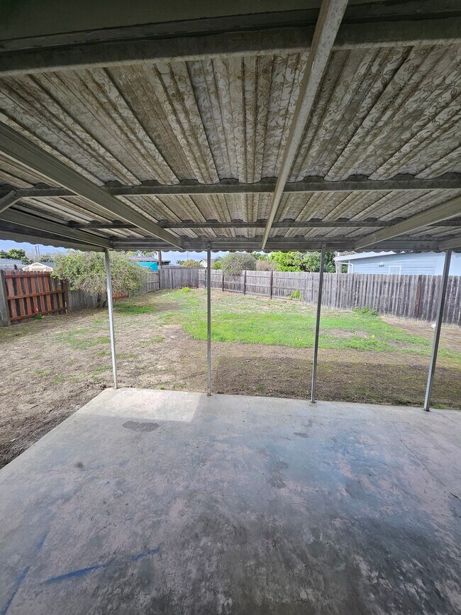 Building Photo - 695 Mayrum St