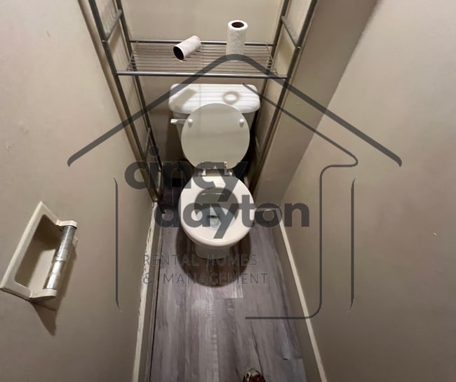 Building Photo - 110 N River St