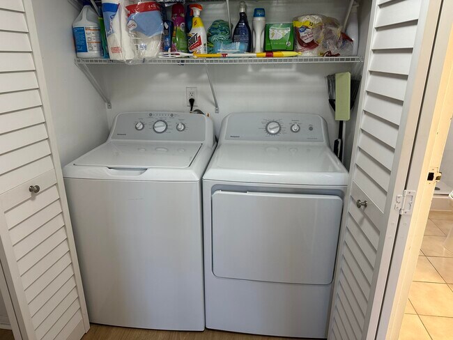 Building Photo - 3661 Via Poinciana