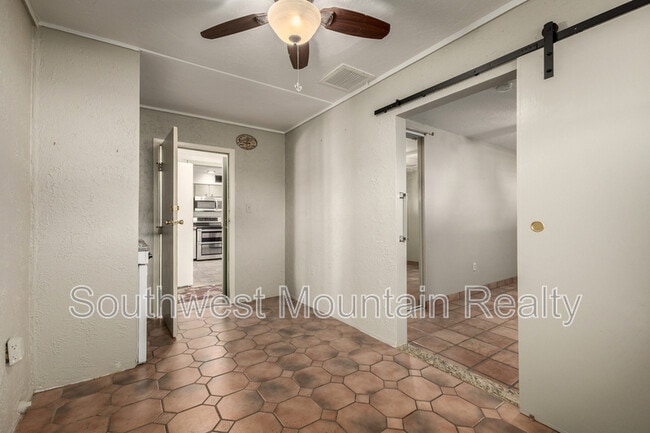 Building Photo - 8538 E Mitchell Dr