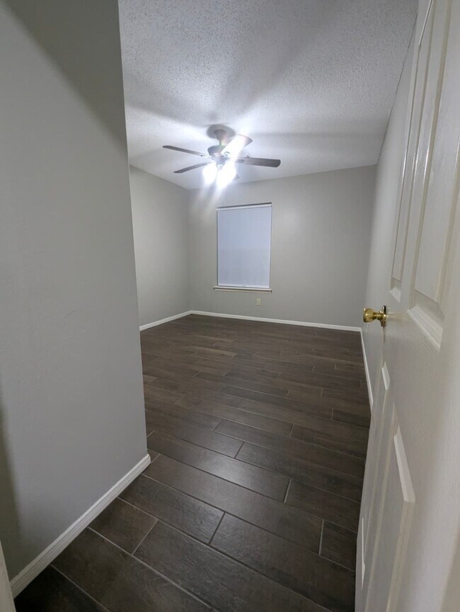 Building Photo - 827 Coral Tree Pl