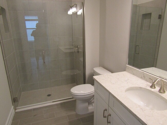 Building Photo - 608 Maraviya Blvd