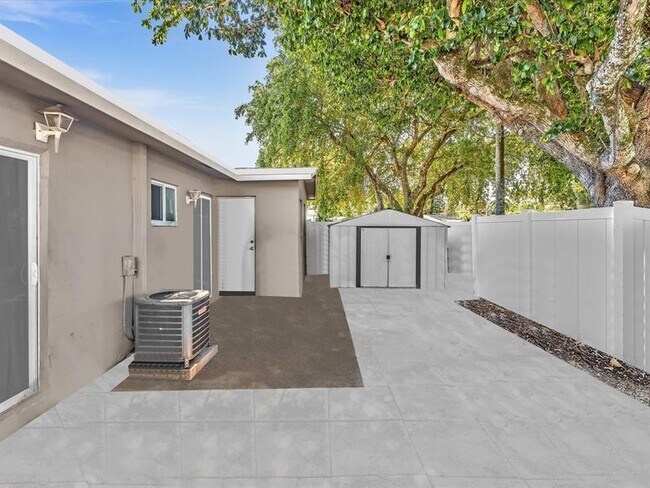 Building Photo - 916 NW 26th St