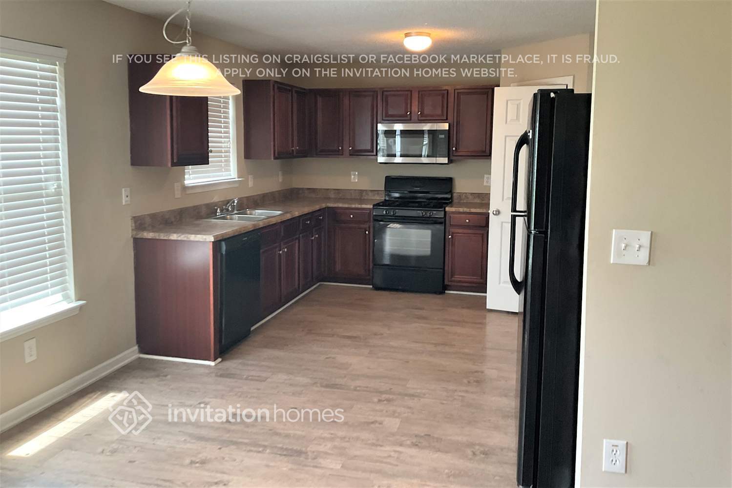 Building Photo - 3502 Rosebud Park Dr