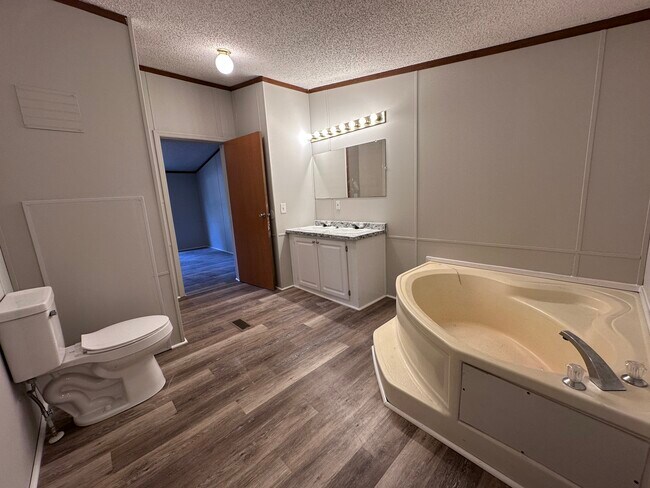 Building Photo - 252 Cobb Rd