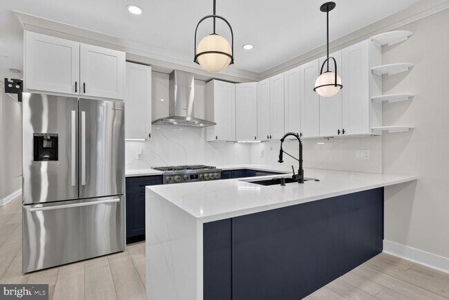 Building Photo - 724 Varnum St NW