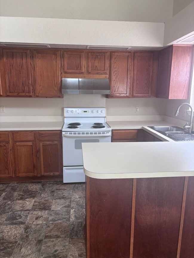 Building Photo - West Norman Duplex