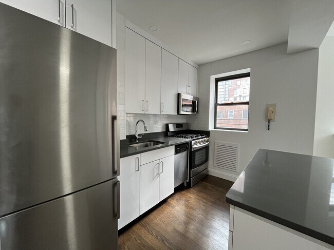 Building Photo - 20 Beekman Pl