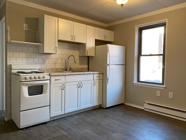 Primary Photo - 168 E King St