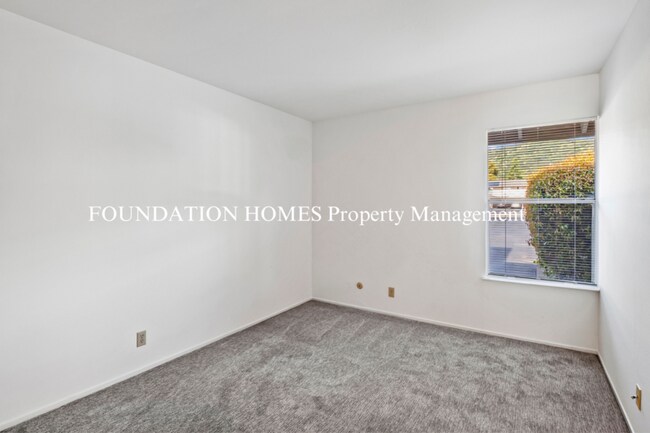 Building Photo - 158 Roundtree Blvd