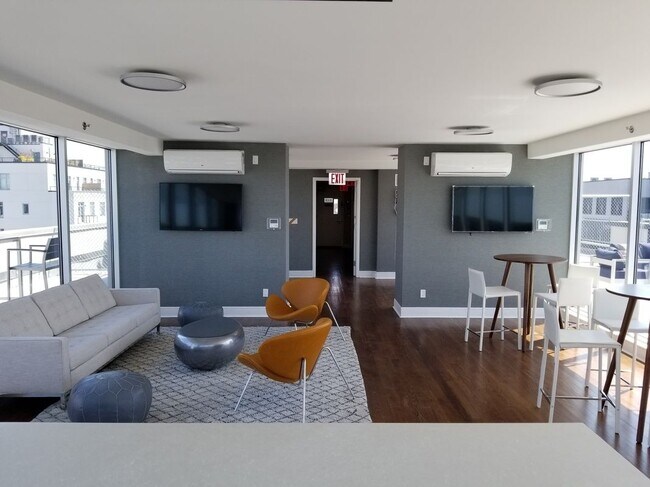 Building Photo - 847 Lexington Ave