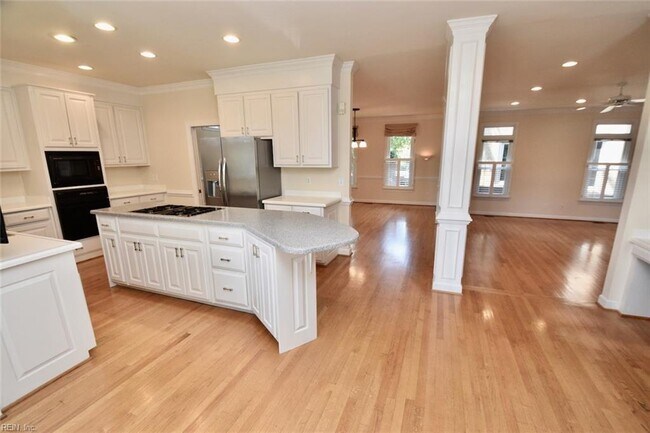 Building Photo - 1514 Bordeaux Pl