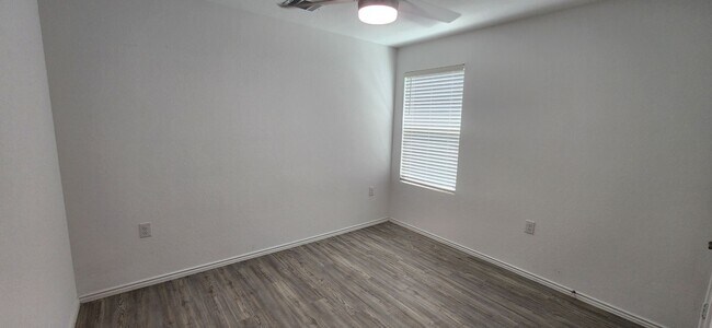 Building Photo - Charming 2-Bed, 2-Bath Home in Thea Meadows