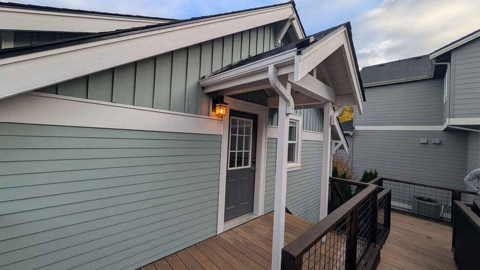 Building Photo - Valley St Duplex