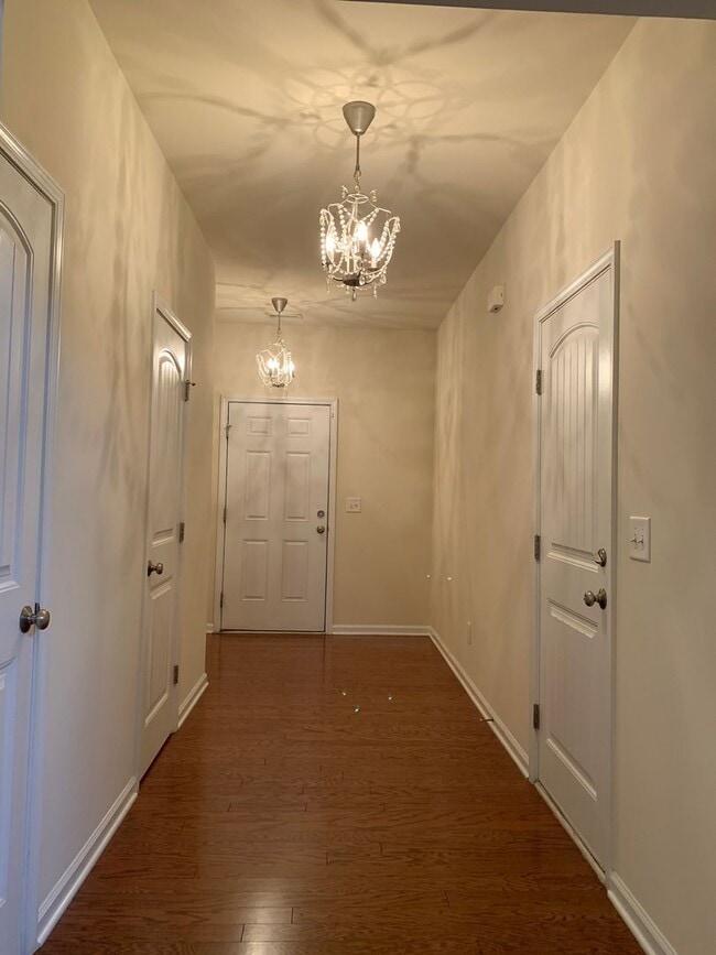 Building Photo - Beautiful 3 Bedroom Townhome in Raleigh near beautiful park! Apply Now!