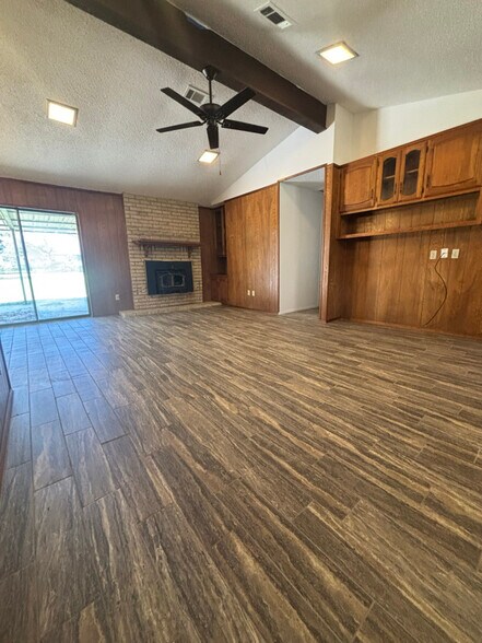 Building Photo - 1931 Post Oak Dr