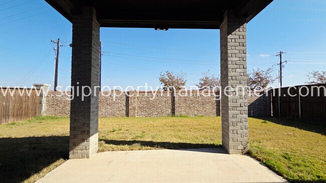 Building Photo - 1922 Renwick Dr