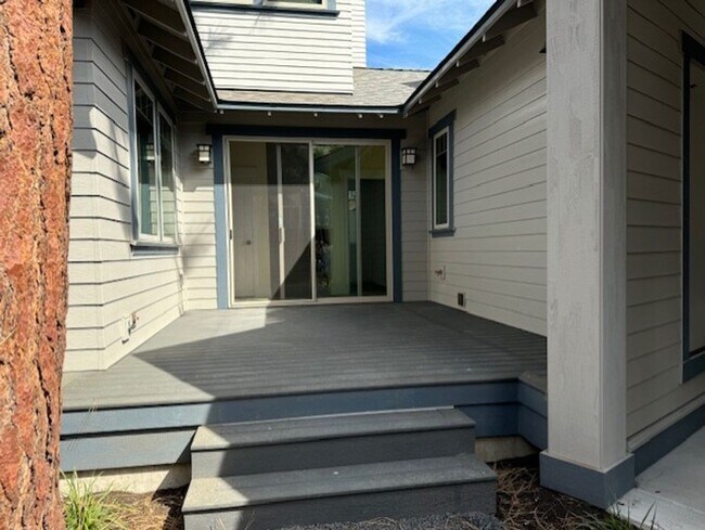 Building Photo - Brand New Home in NW Crossing with Professional office space!