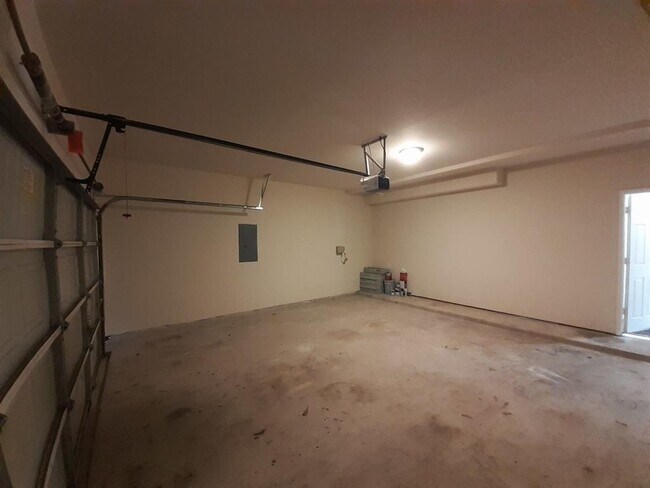 Building Photo - 5835 Beeston Ln