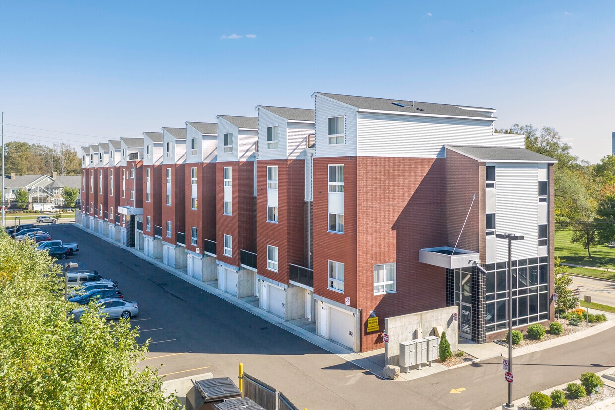 amber town center townhomes lofts troy mi apartment finder