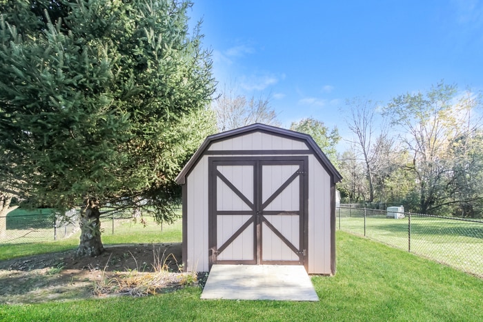 Building Photo - 667 Aspen Ct