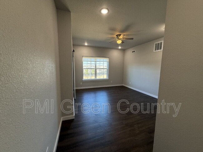 Building Photo - 13513 S Mingo Rd