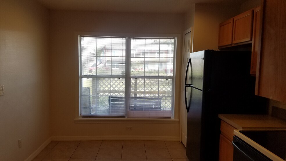 Building Photo - 2306 S Bumby Ave