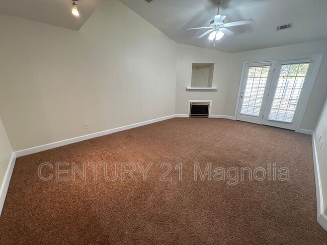 Building Photo - 303 Caldwell Cir