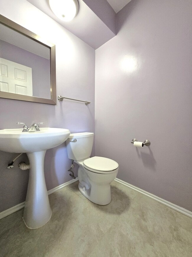 Building Photo - 4946 Somerton Dr