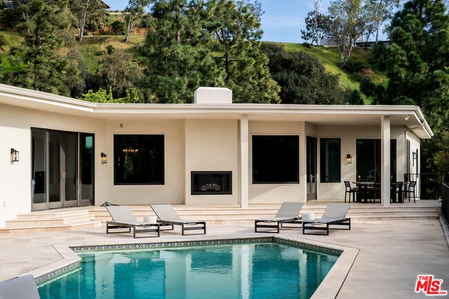 Building Photo - 1845 Loma Vista Dr