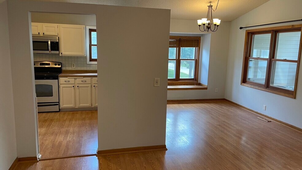 Building Photo - 5330 Highpointe Dr