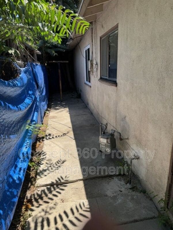 Building Photo - 9332 1/4 ELM VISTA DR