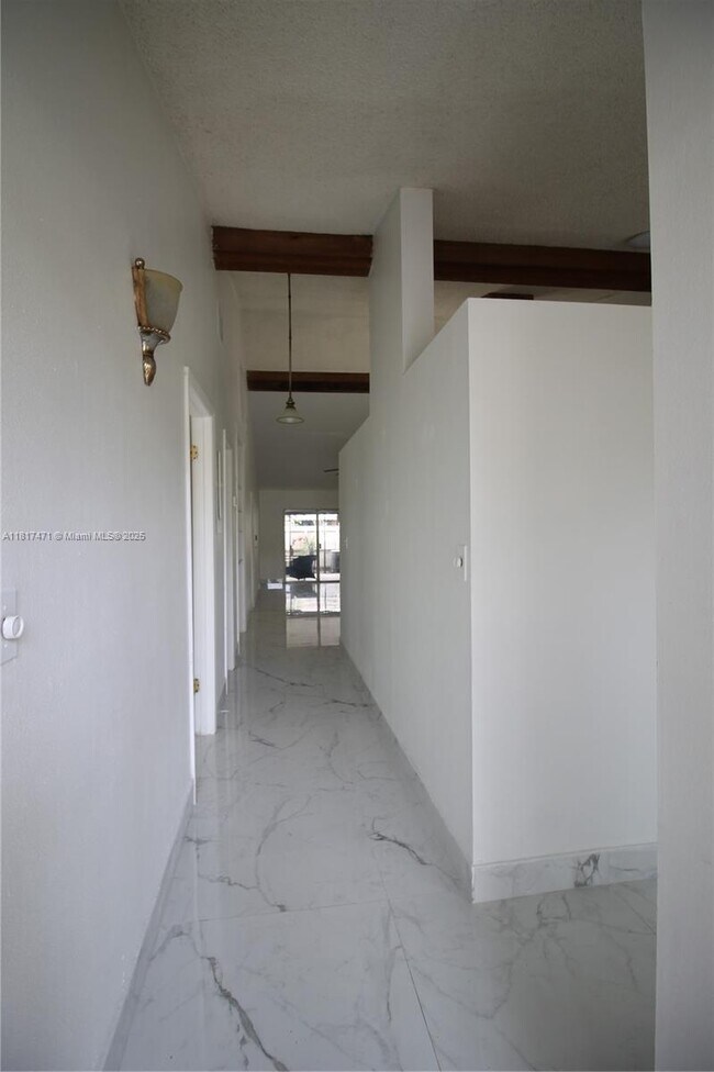 Building Photo - 10351 Juniper Ct