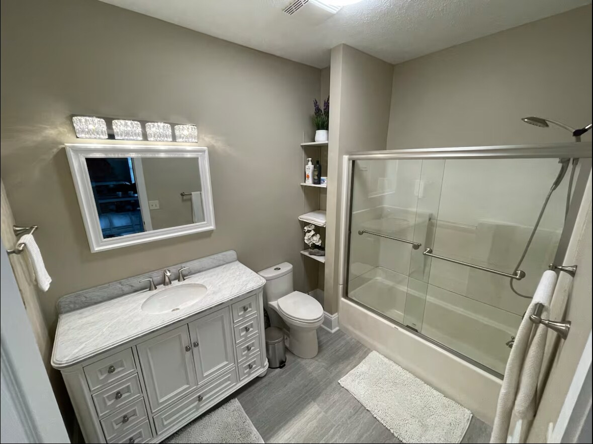 Building Photo - 9201 Lorain Ave