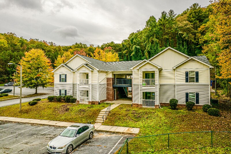 Building Photo - 585 Franklin Grove Church Rd